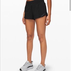LULULEMON HOTTY HOT SHORT SIZE 4